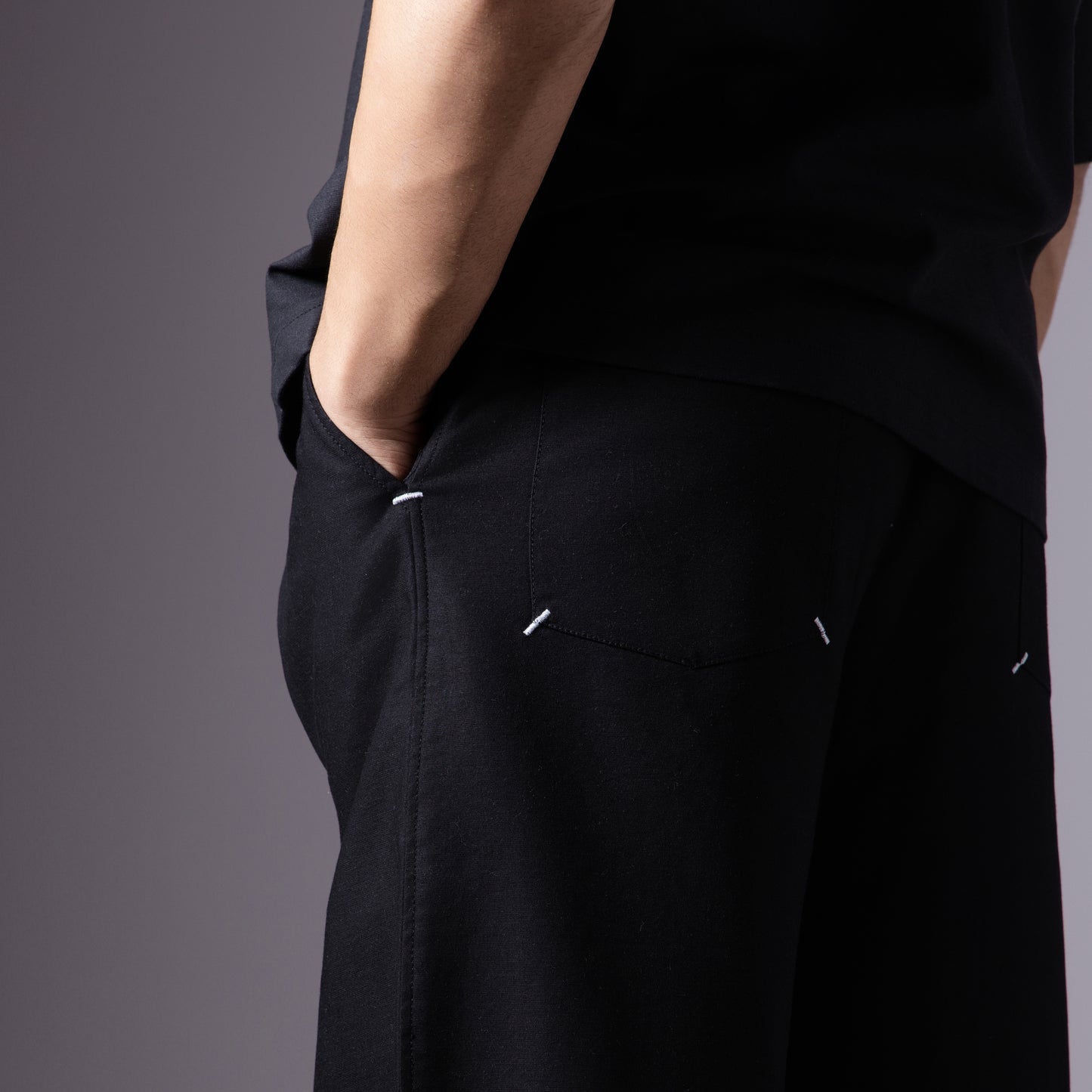 BLACK REVERSE PLEATED COTTON PANTS