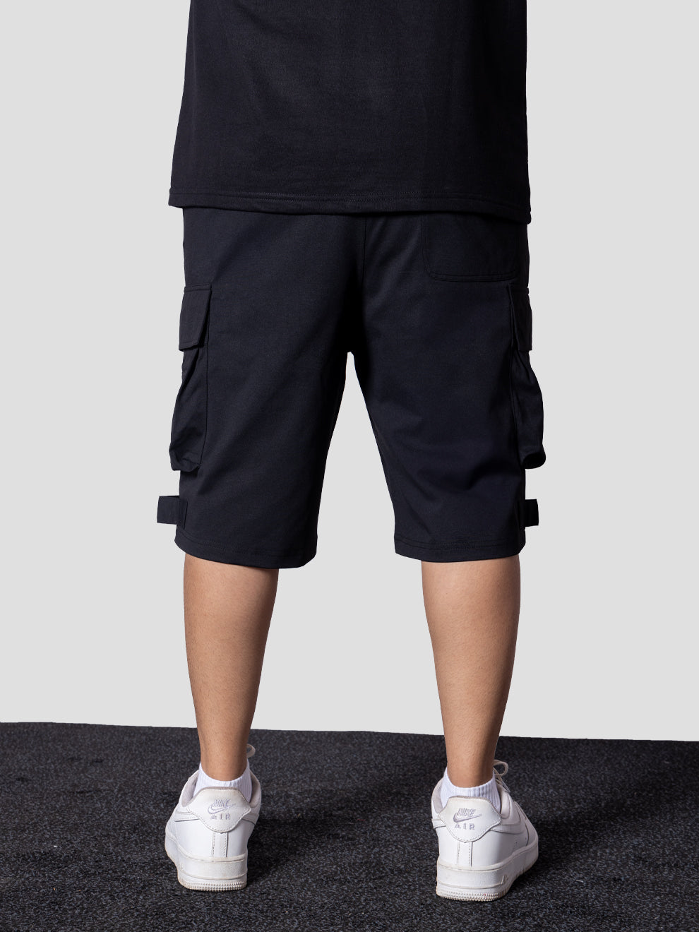 BLACK MILITARY CARGO OVERSIZED SHORTS