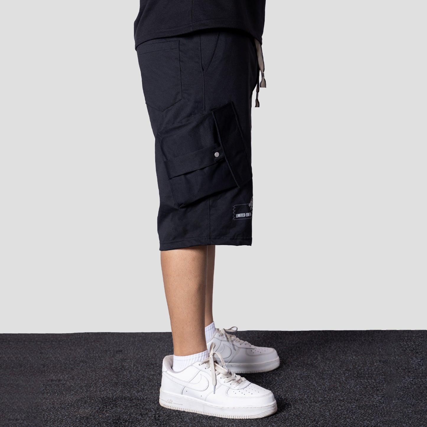 BLACK MULTI POCKET OVERSIZED SHORTS