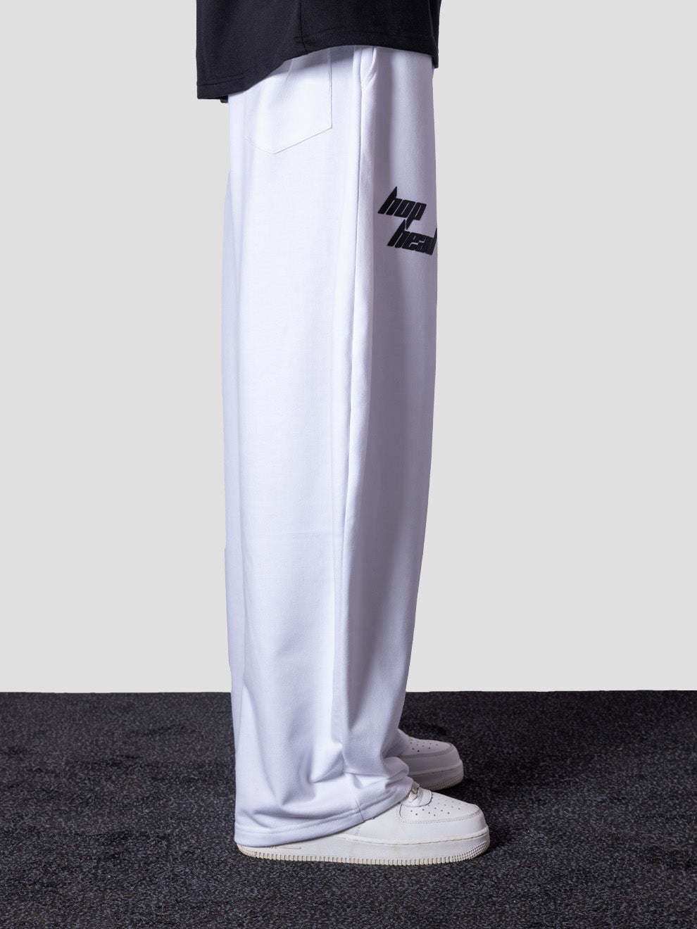 WHITE EXTREME BAGGY BASIC SWEATPANTS