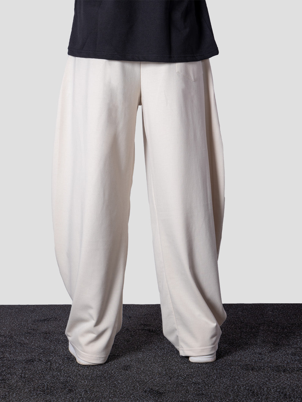 IVORY EXTREME BAGGY BASIC SWEATPANTS