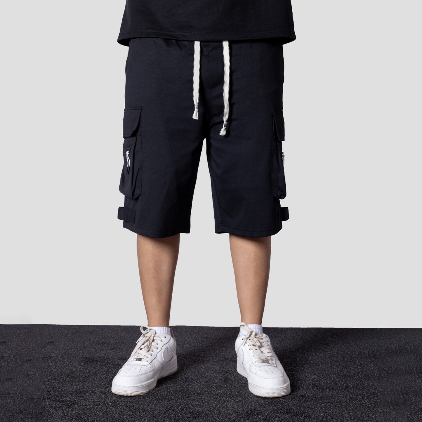 BLACK MILITARY CARGO OVERSIZED SHORTS