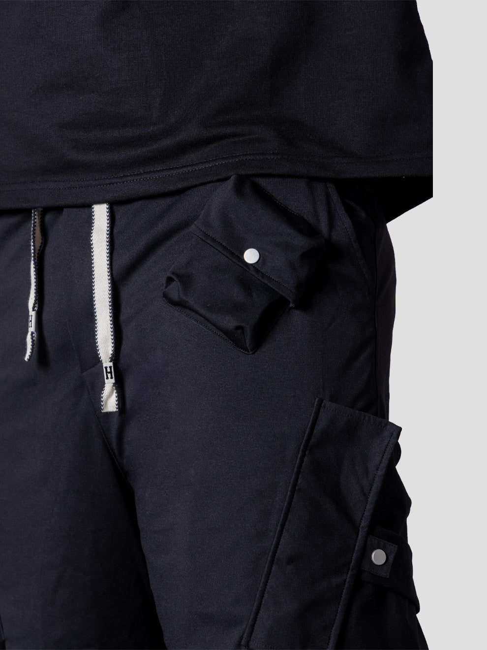 BLACK MULTI POCKET OVERSIZED SHORTS