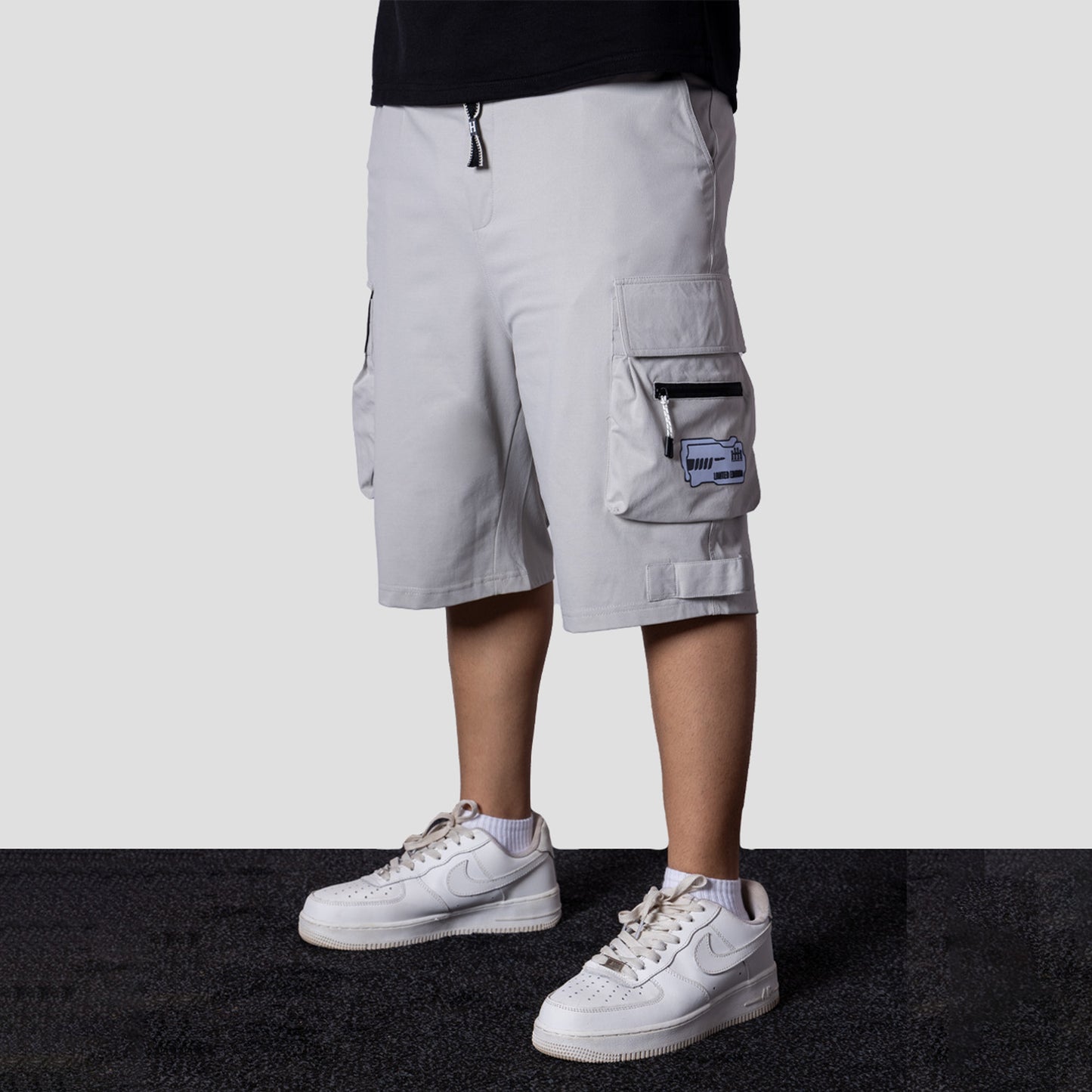 LIGHT GREY MILITARY CARGO OVERSIZED SHORTS