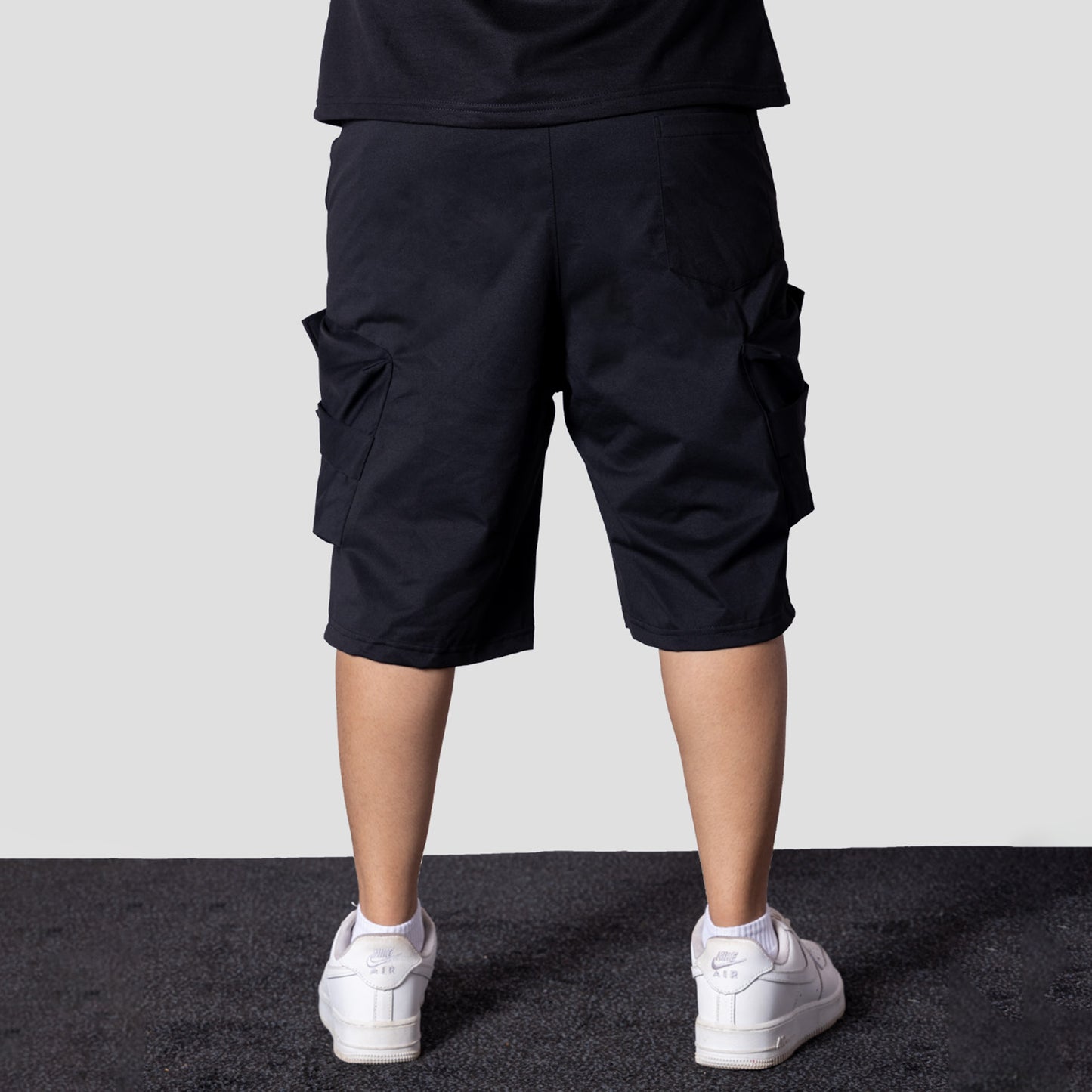 BLACK MULTI POCKET OVERSIZED SHORTS