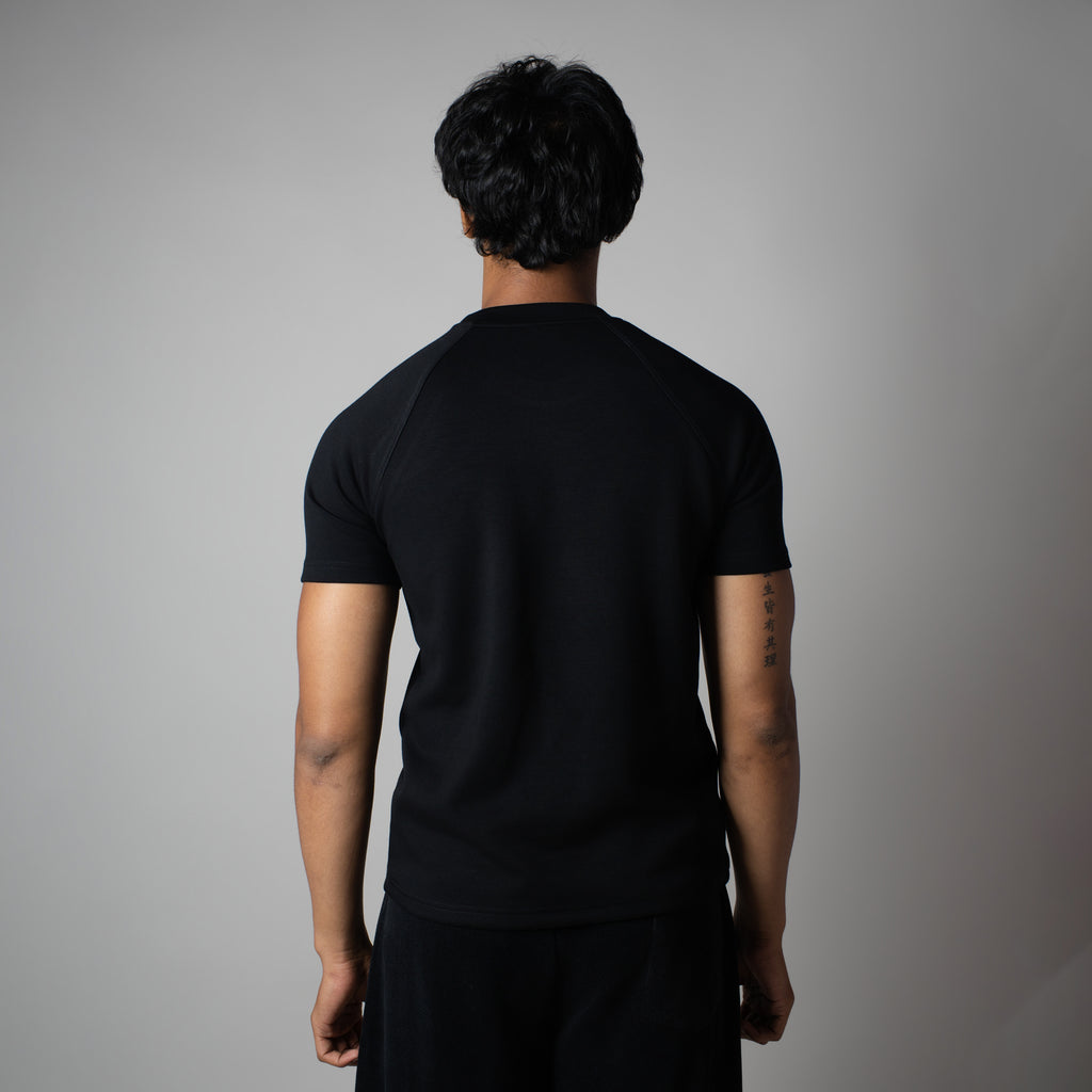 BLACK SIGNATURE RAGLAN T-SHIRT
