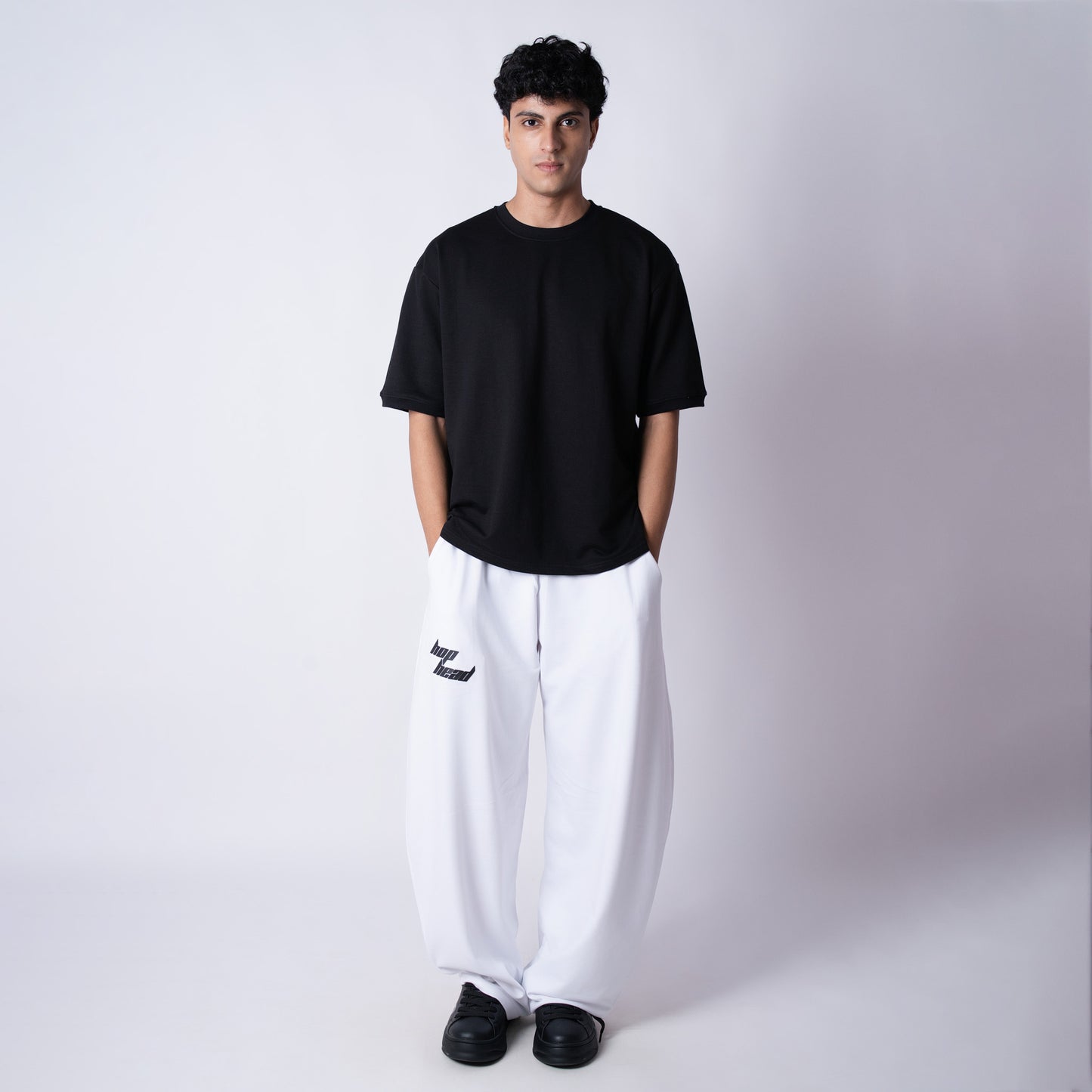 WHITE EXTREME BAGGY BASIC SWEATPANTS