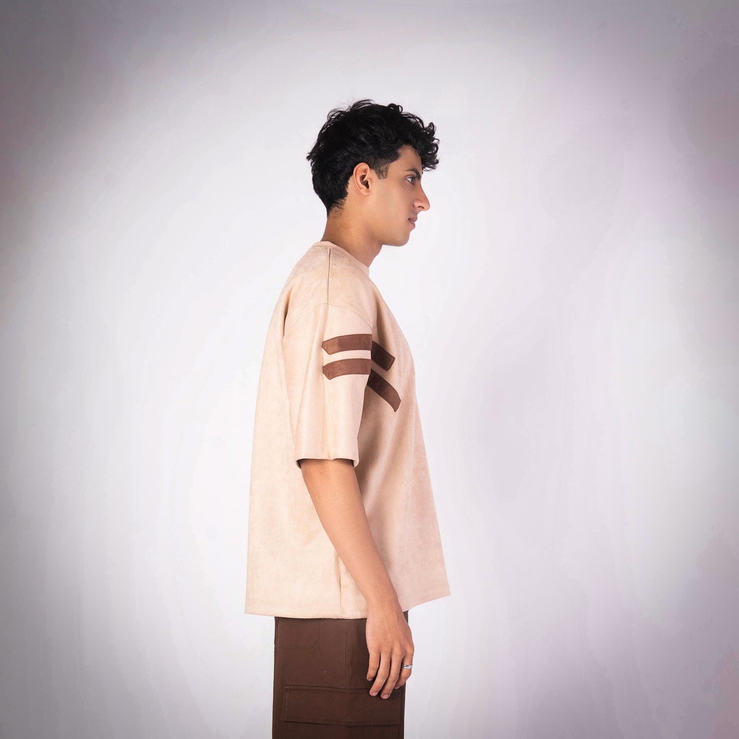 BISQUE STRIPED SHOULDER SUEDE T-SHIRT