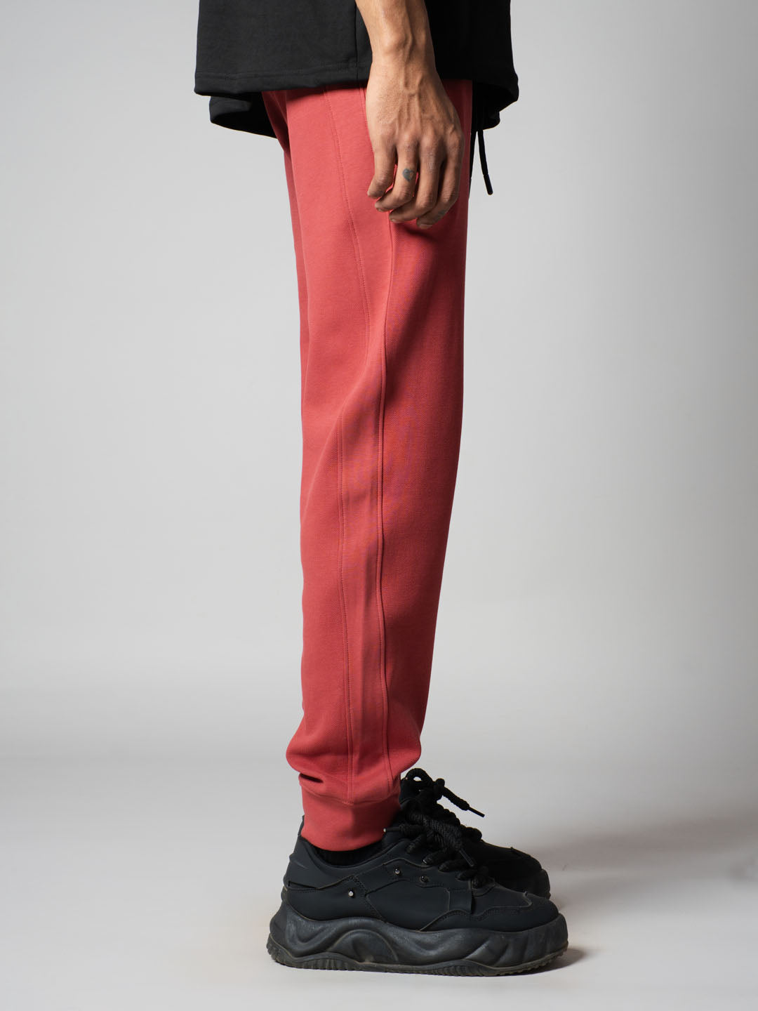 RED PATCH SWEATPANTS