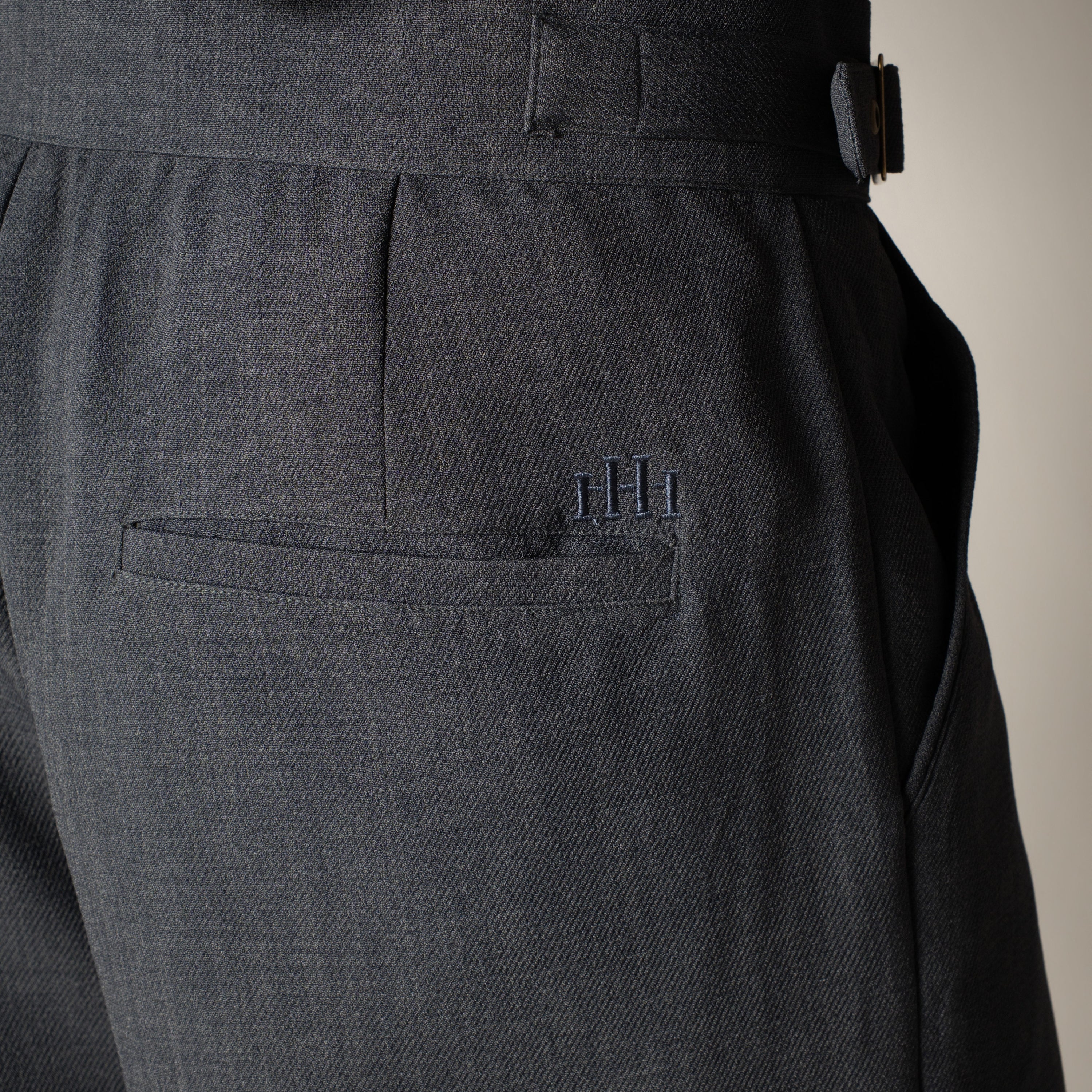 DARK GREY VINTAGE BUCKLE PLEATED TROUSER