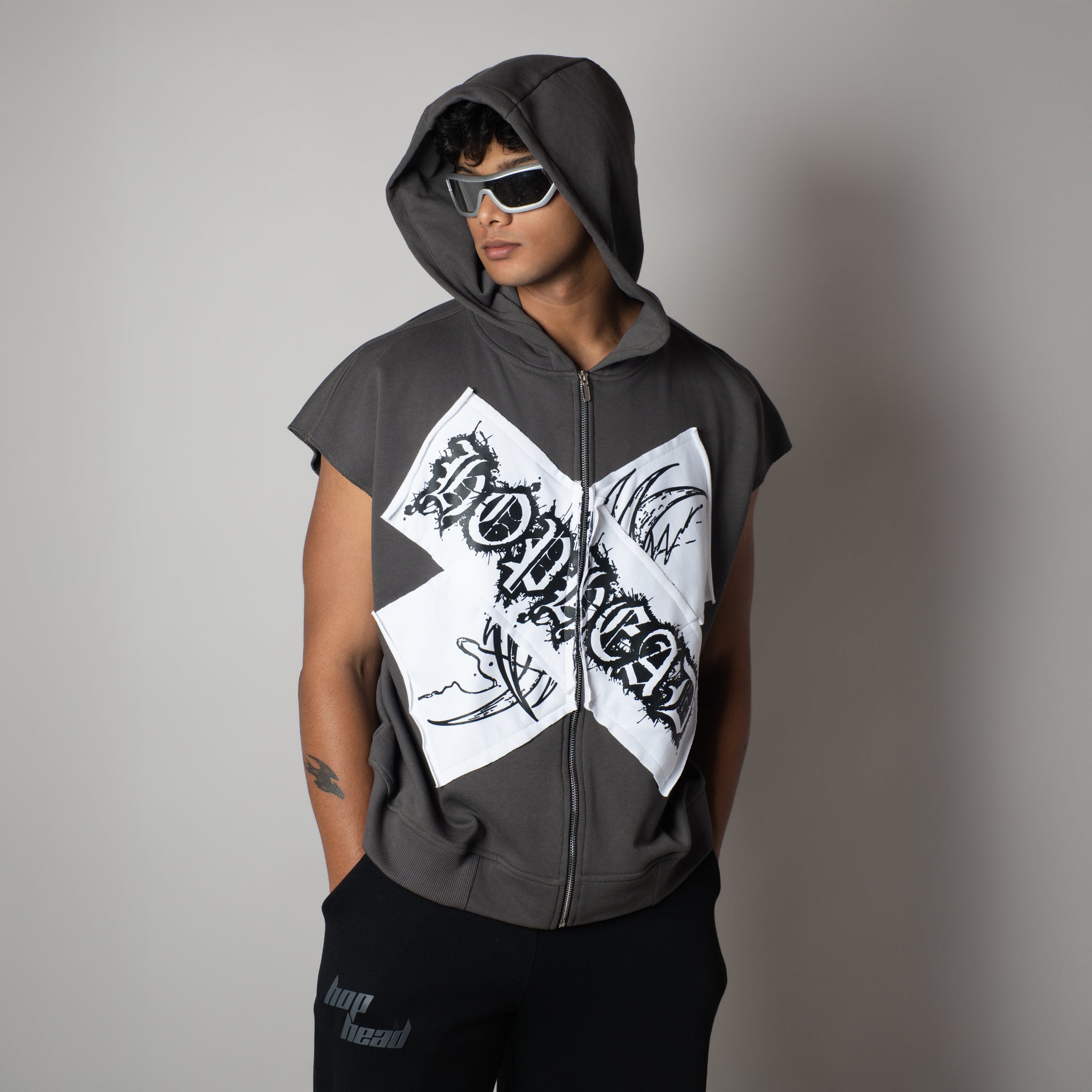 VOID CROSS SLEEVELESS HOODED VEST