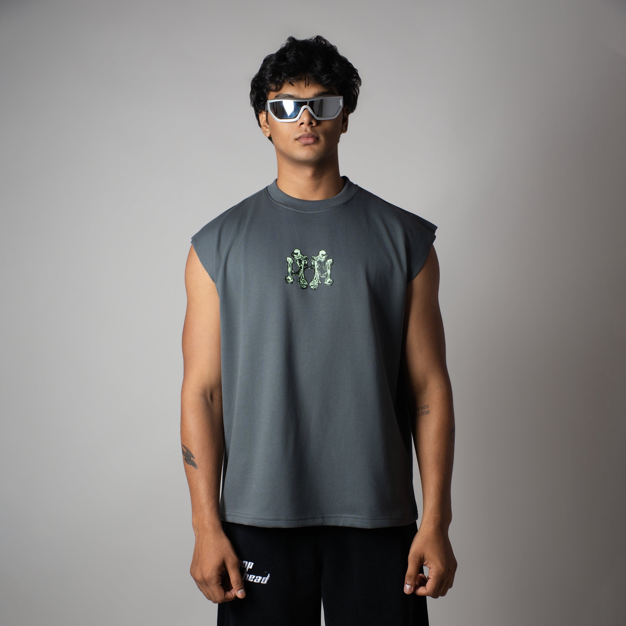 CHARCOAL BONE GRAPHIC SLEEVELESS T-SHIRT