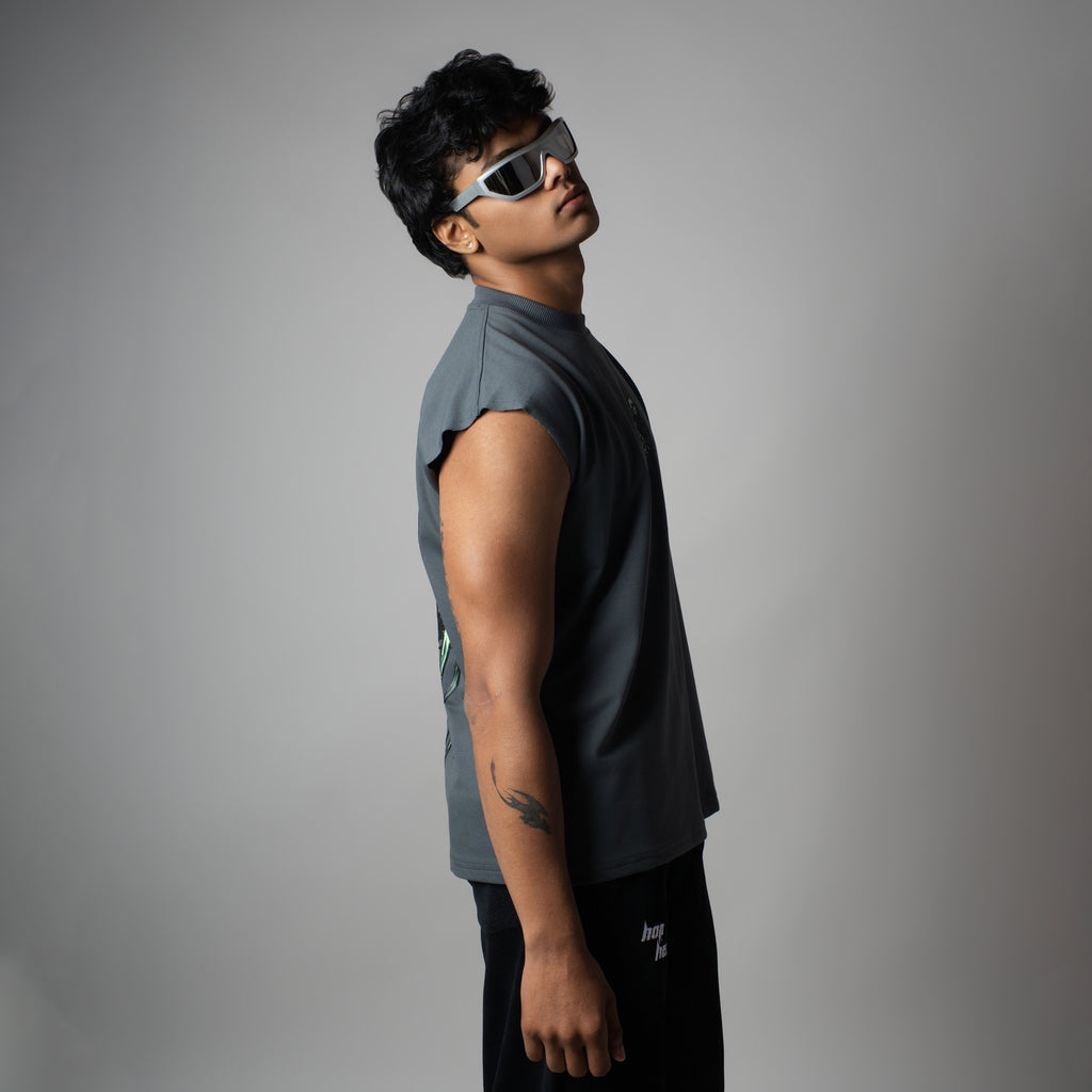 CHARCOAL BONE GRAPHIC SLEEVELESS T-SHIRT
