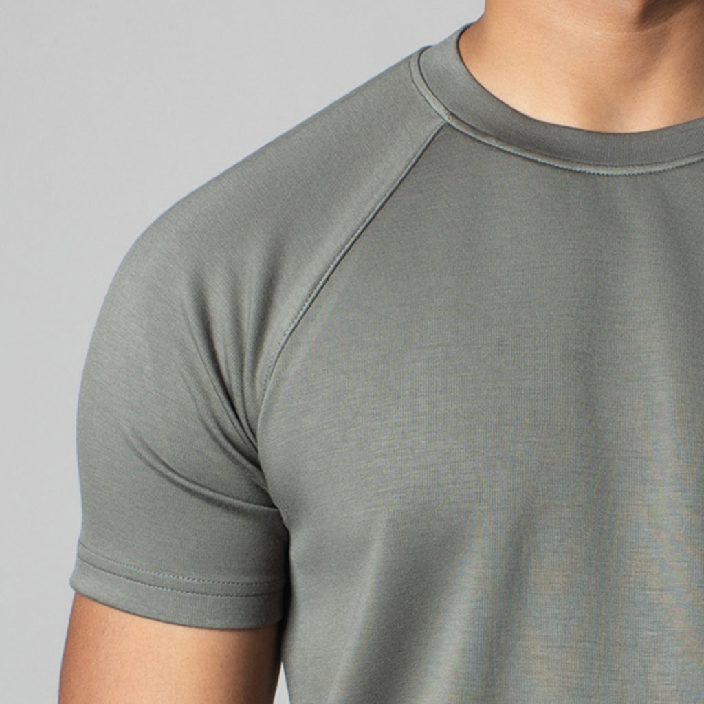 OLIVE SIGNATURE RAGLAN T-SHIRT