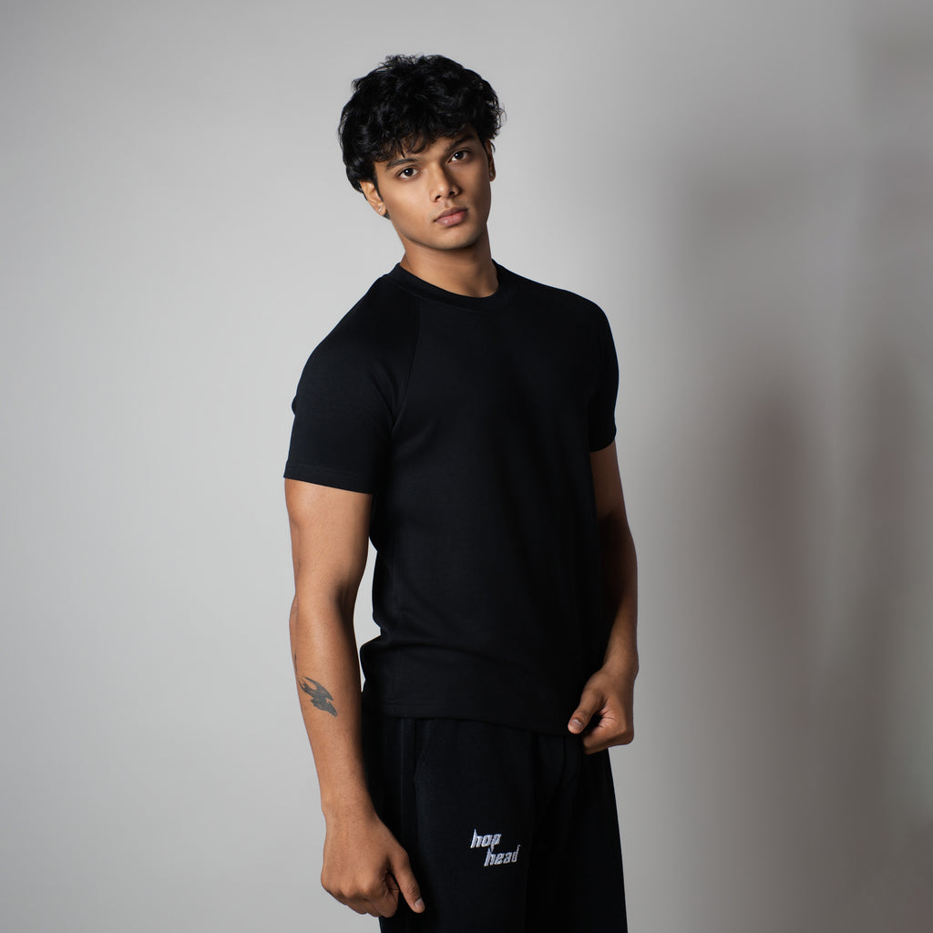 BLACK SIGNATURE RAGLAN T-SHIRT