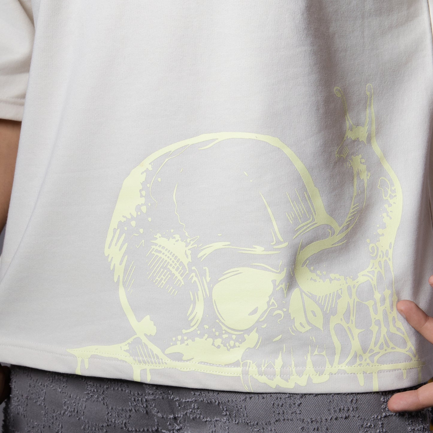 IVORY GRAPHIC T-SHIRT