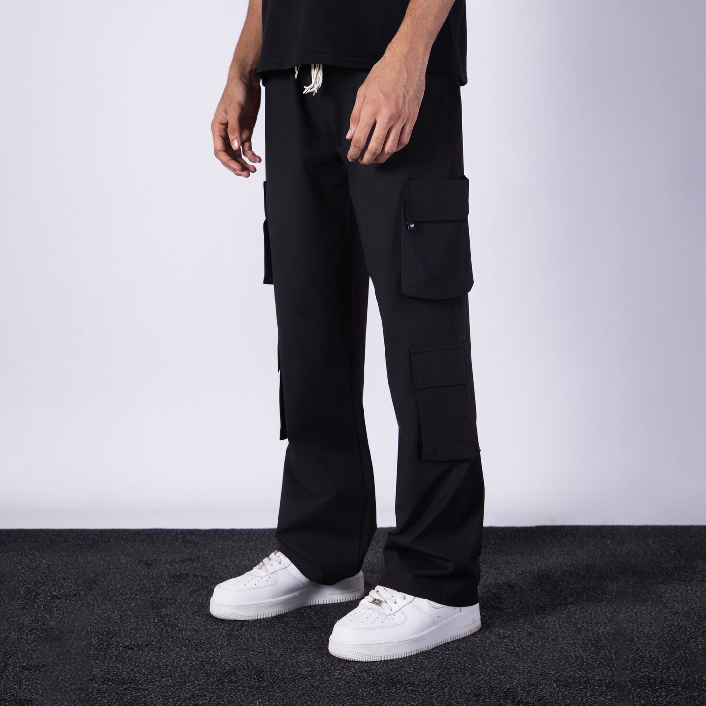 BLACK SIDE POCKET STRAIGHT FIT CARGO SWEATPANT