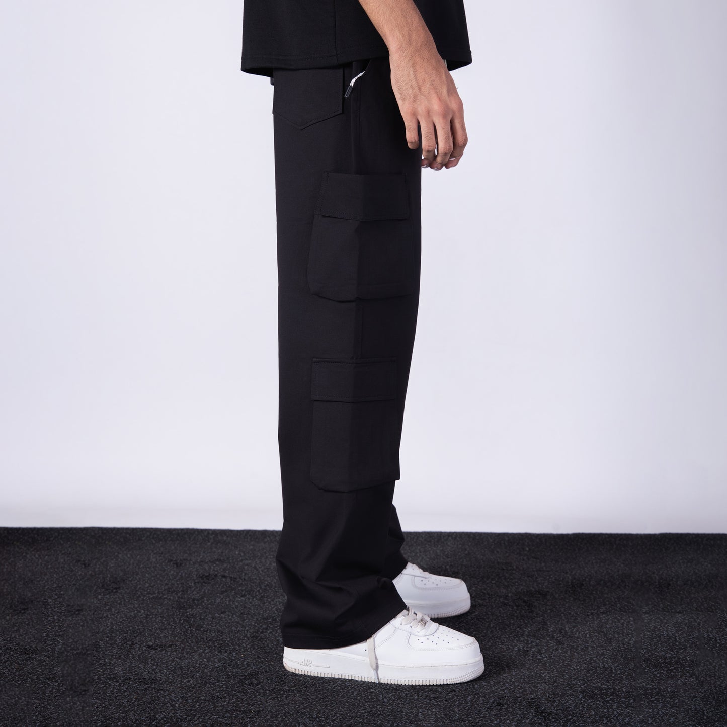 BLACK SIDE POCKET STRAIGHT FIT CARGO SWEATPANT