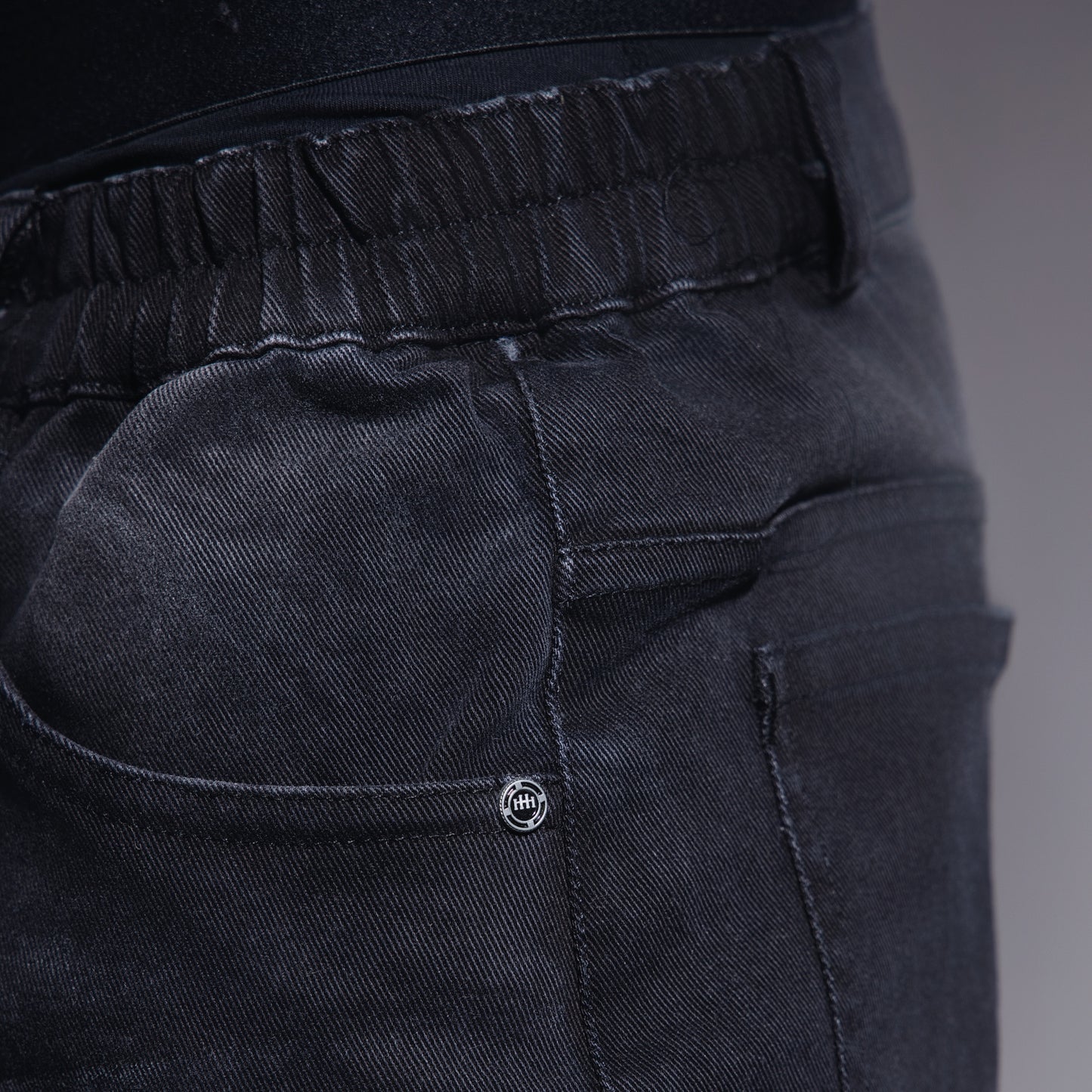 BLACK ECLIPSE RIPPED DENIM