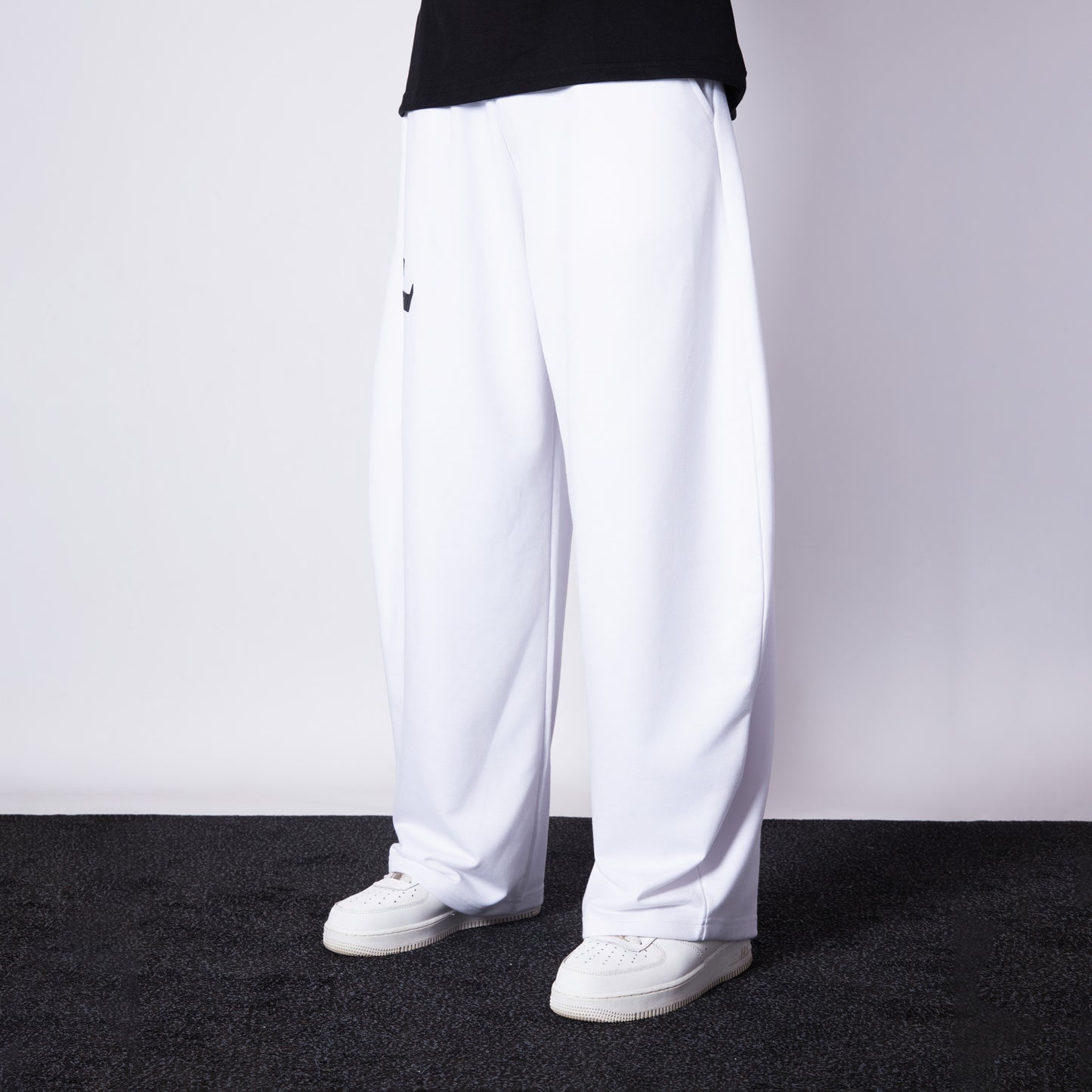 WHITE EXTREME BAGGY BASIC SWEATPANTS