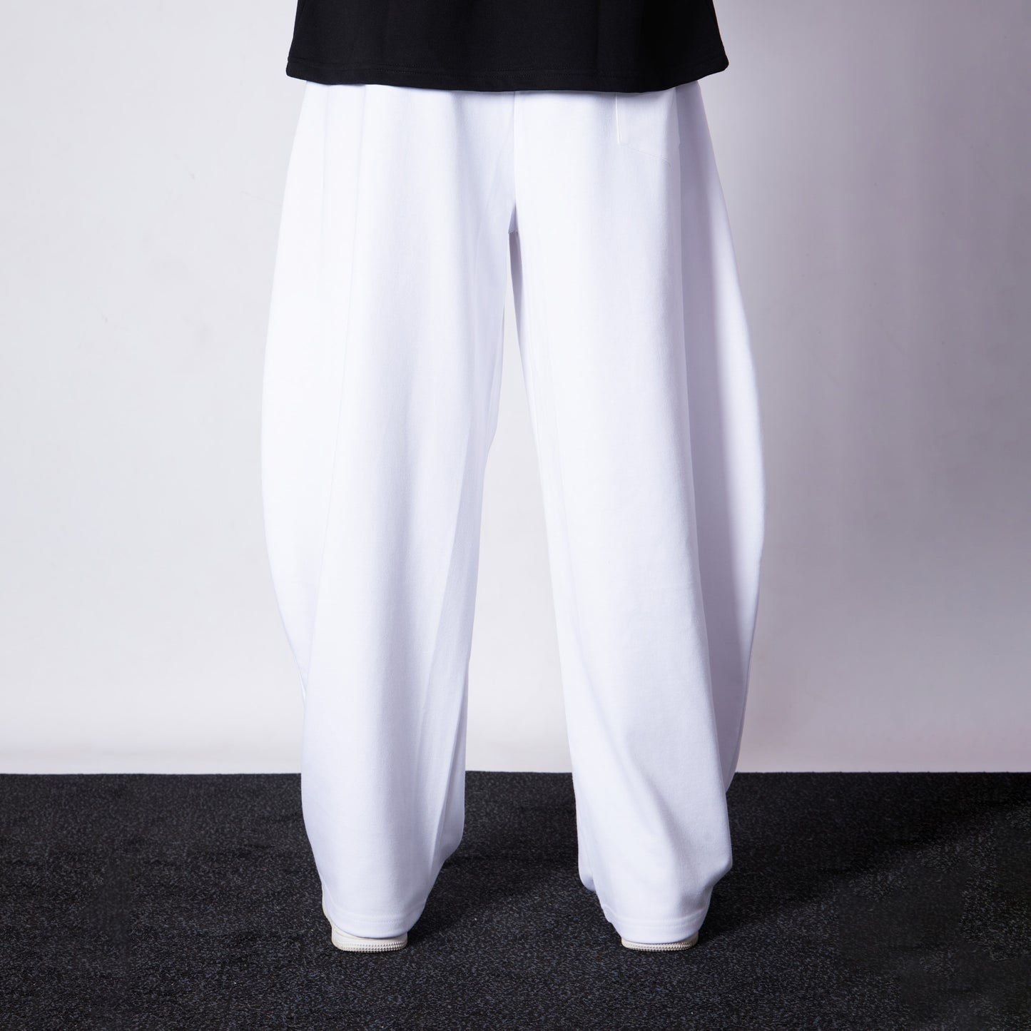 WHITE EXTREME BAGGY BASIC SWEATPANTS