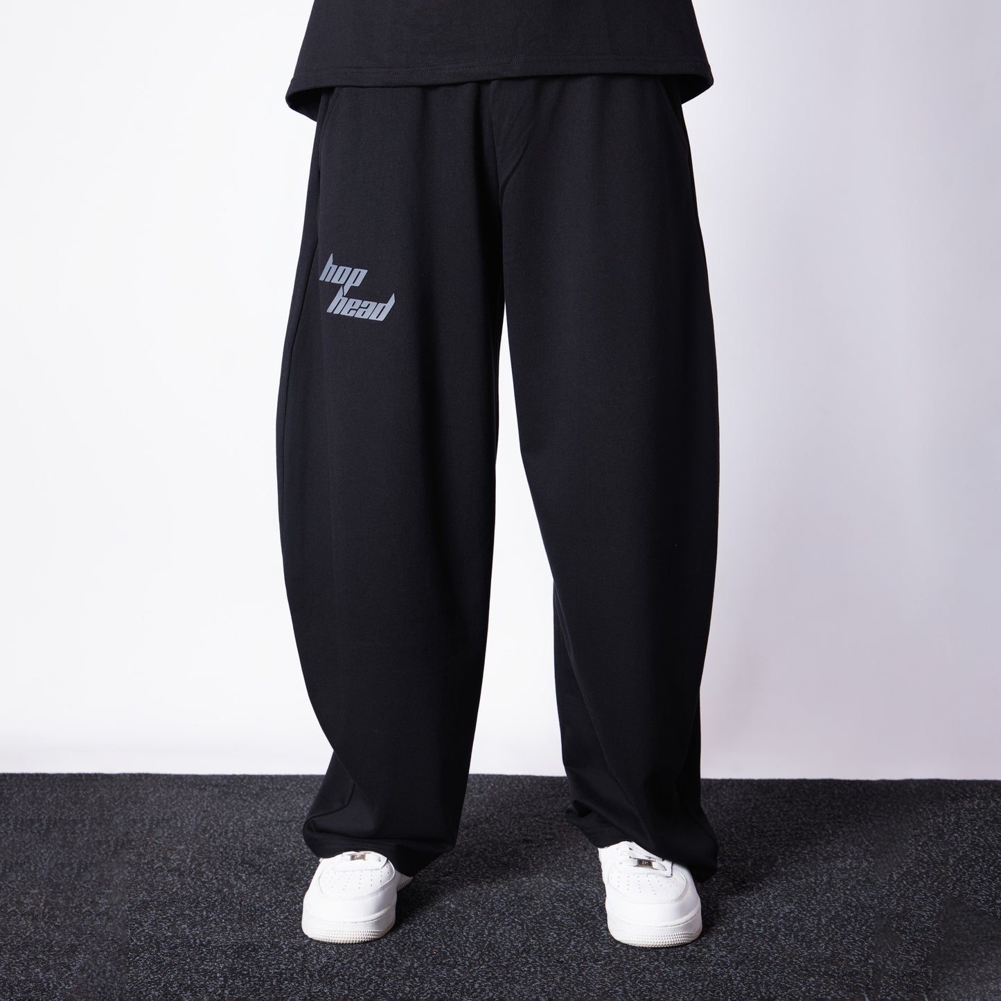 BLACK EXTREME BAGGY BASIC SWEATPANTS