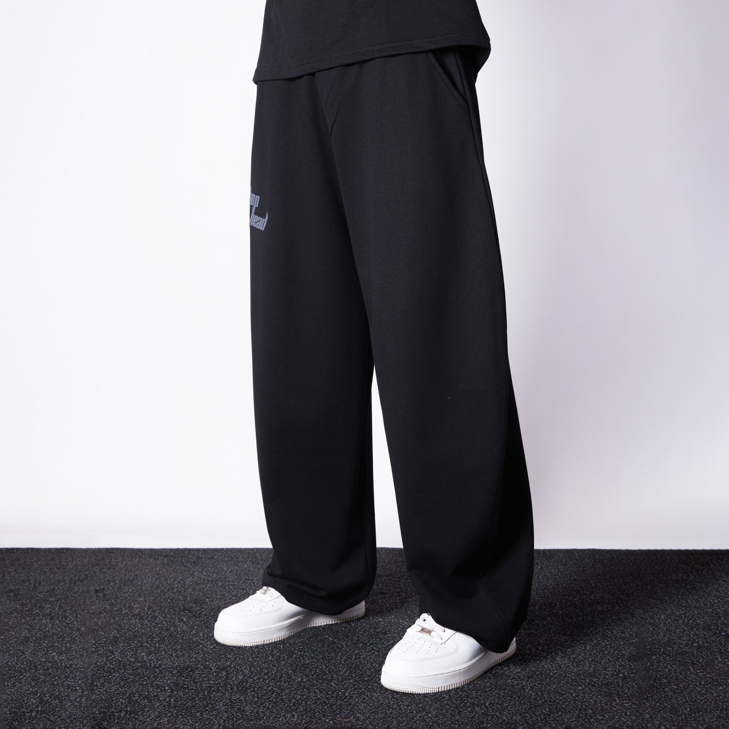 BLACK EXTREME BAGGY BASIC SWEATPANTS