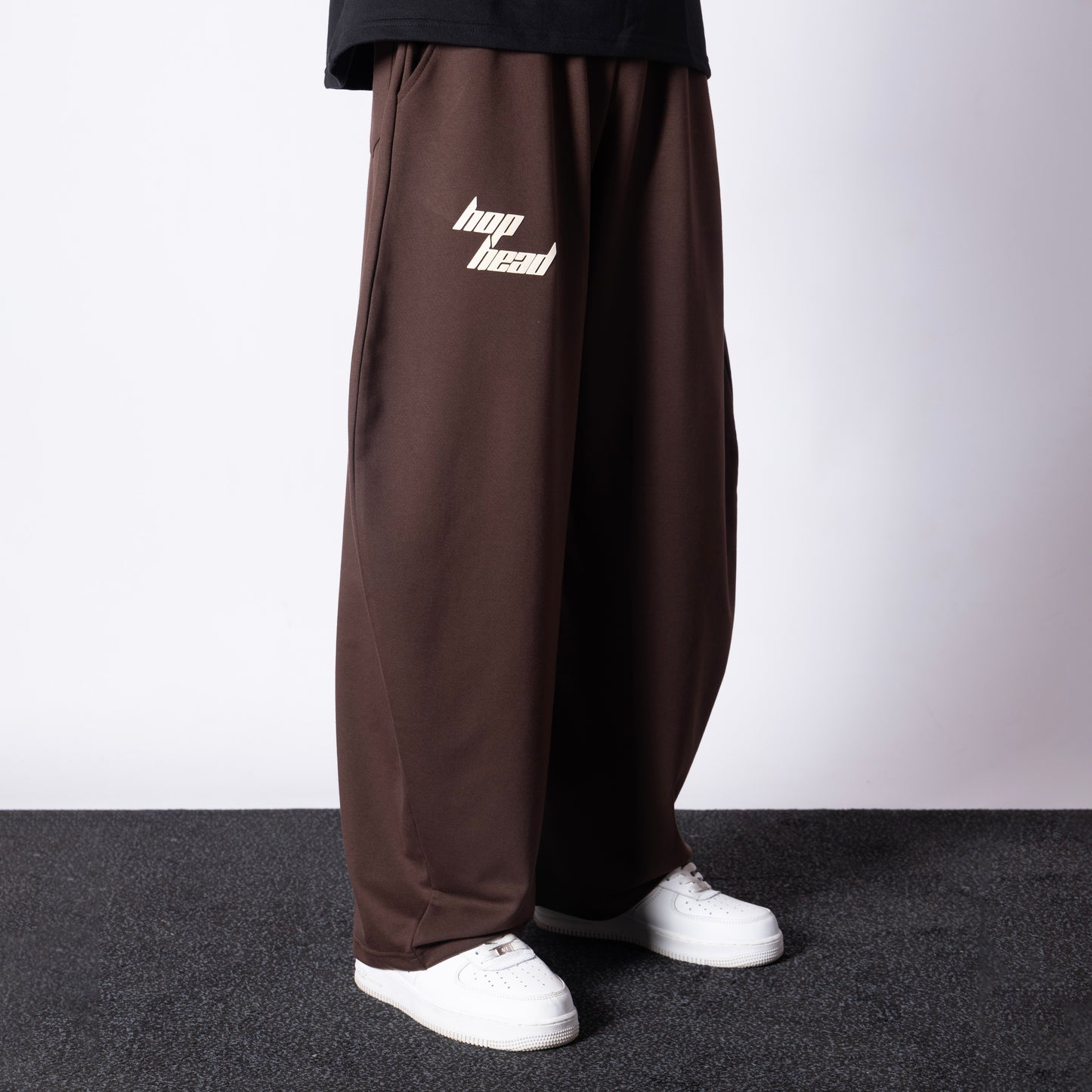 BROWN EXTREME BAGGY BASIC SWEATPANTS