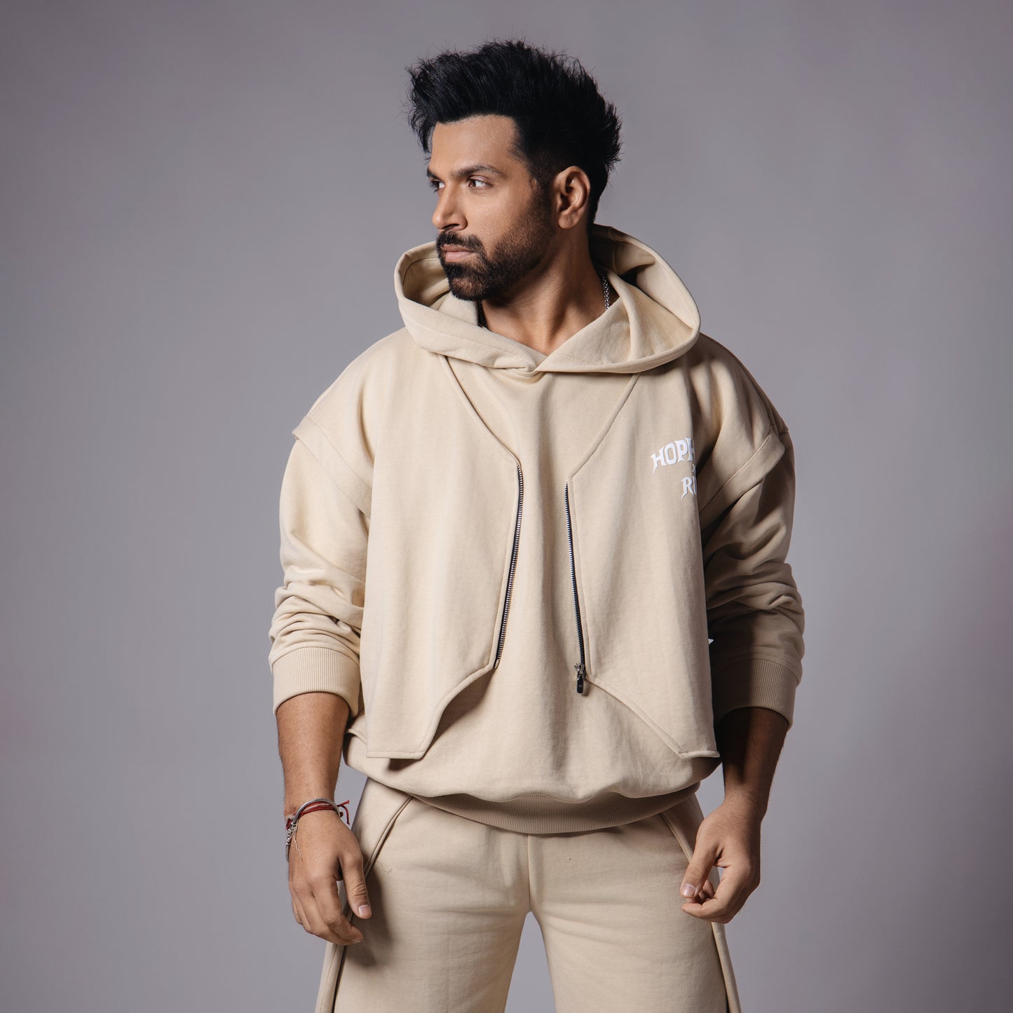 BEIGE ZIPPER ON HOODIE