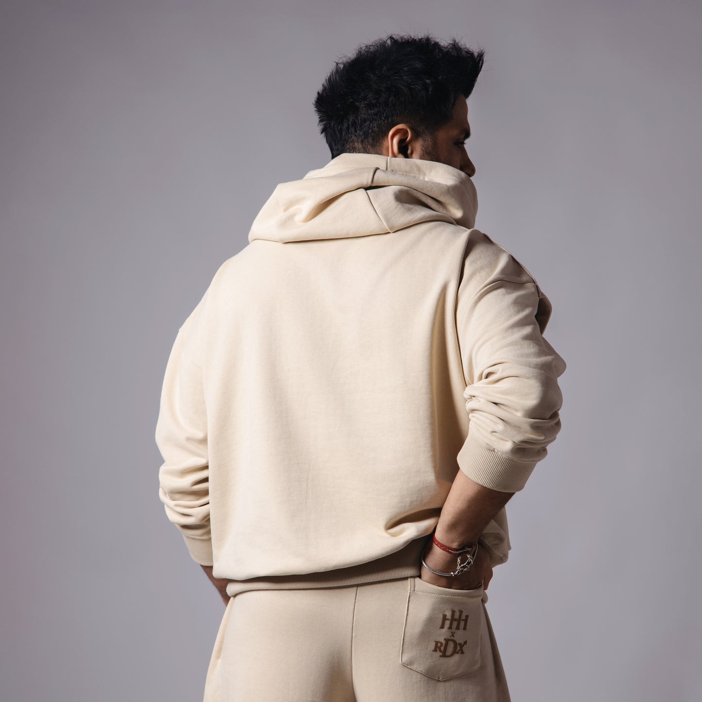 BEIGE ZIPPER ON HOODIE