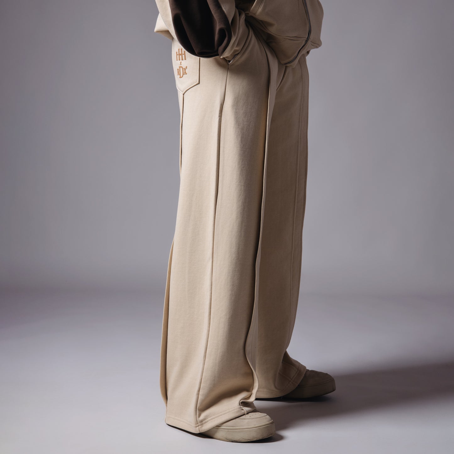 BEIGE FLAP SWEATPANTS