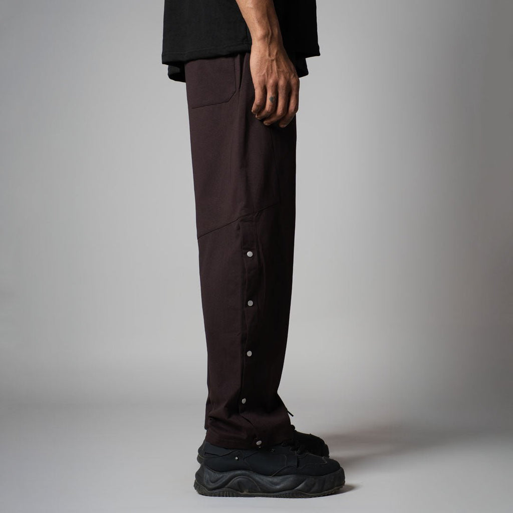 COFFEE BUTTON DOWN CARGO SWEATPANTS - Hophead