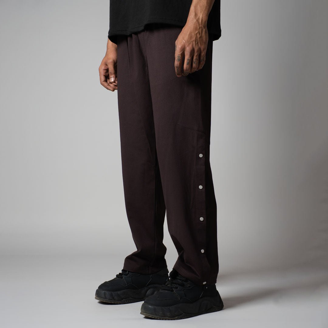 COFFEE BUTTON DOWN CARGO SWEATPANTS - Hophead