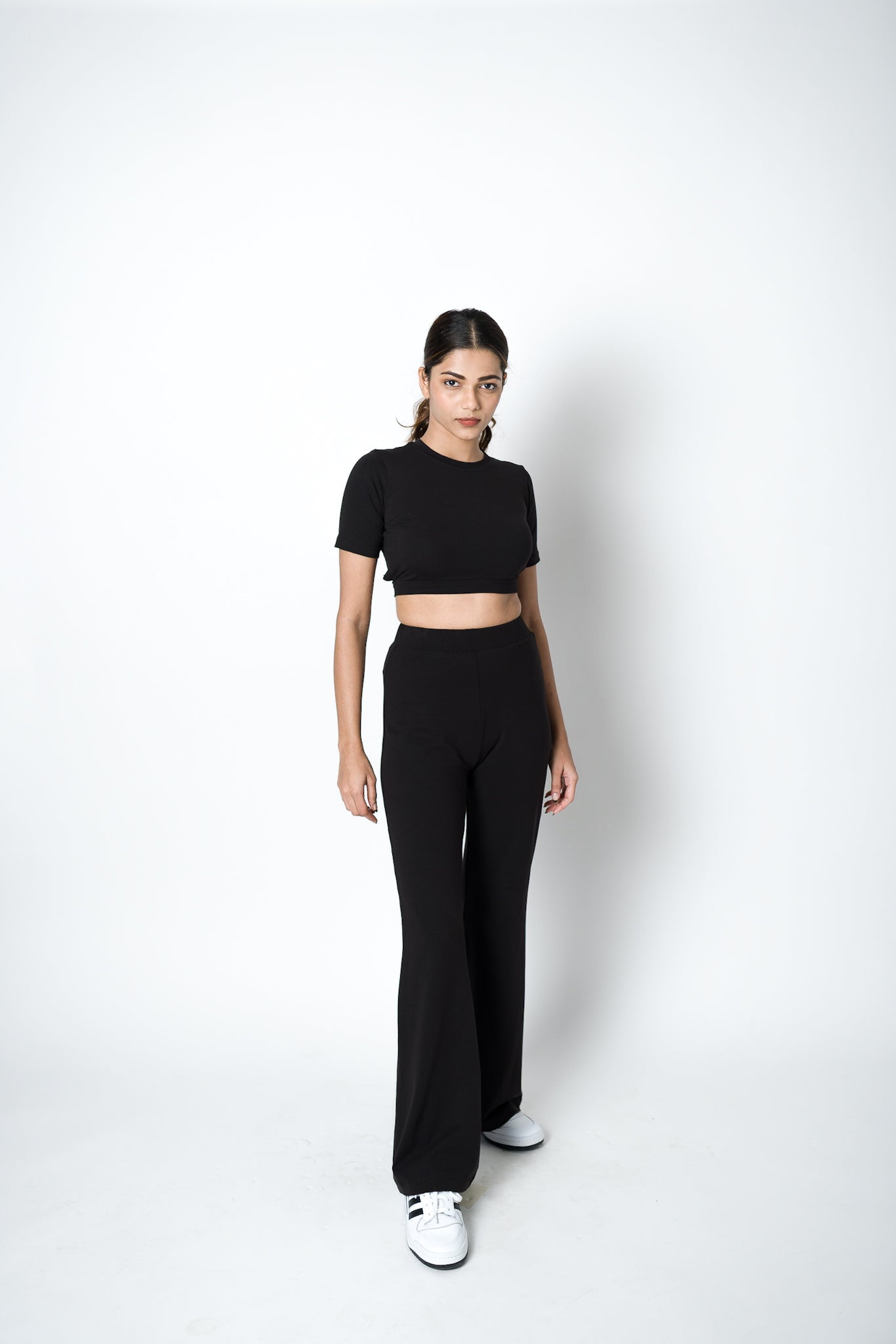 BLACK BASIC CROP TOP