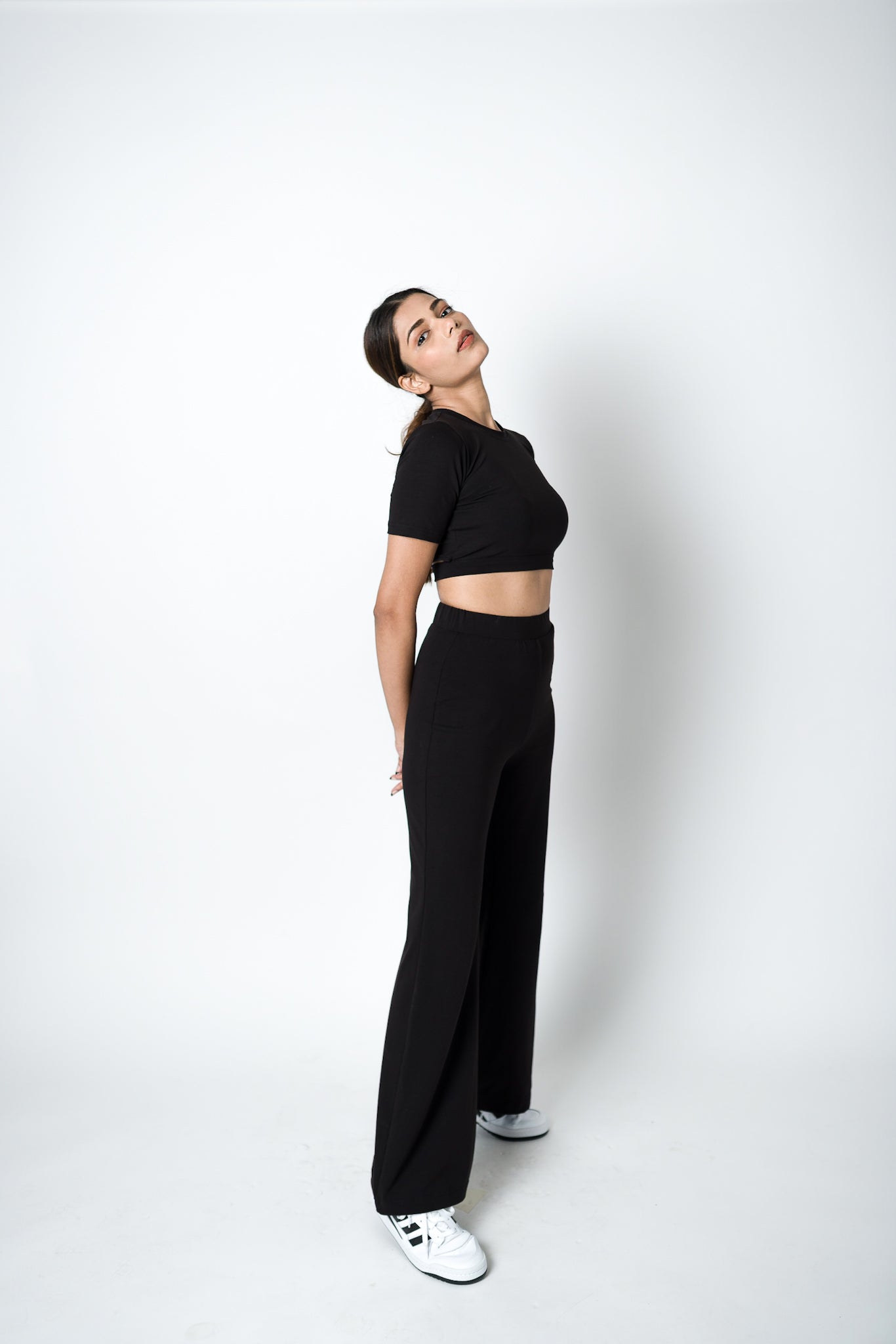 BLACK BASIC CROP TOP