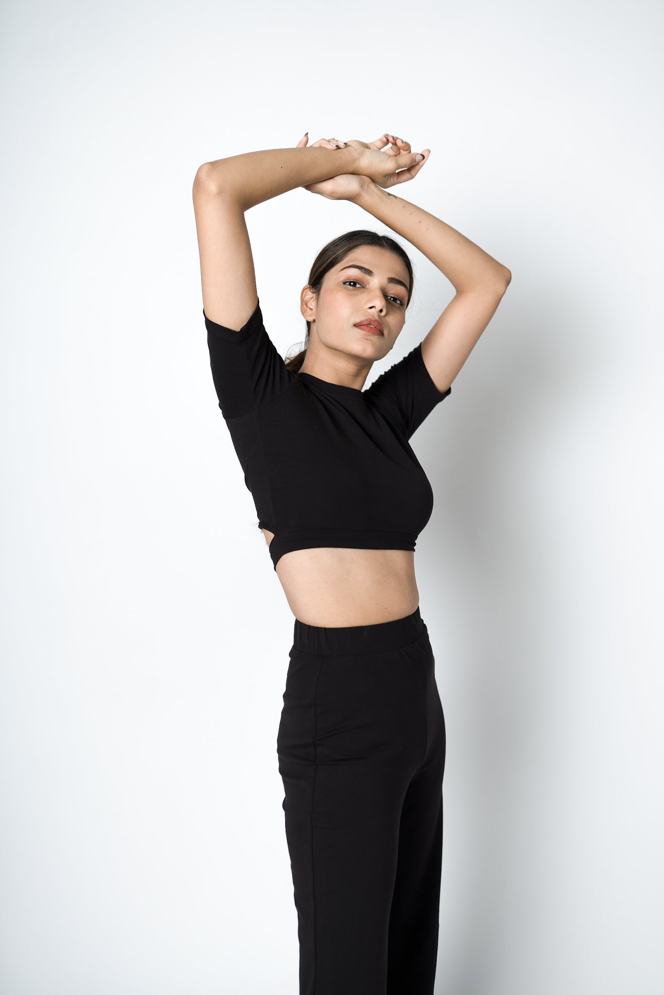 BLACK BASIC CROP TOP